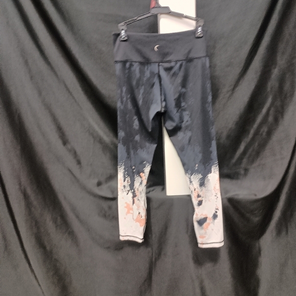 ZYIA Black and Gray Leggings with Distinctive Fade - Picture 10 of 12